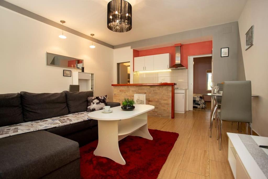 Apartman Den,Rovinj Oaza U Centru Grada I Besplatnim Parkingom Apartment Bagian luar foto