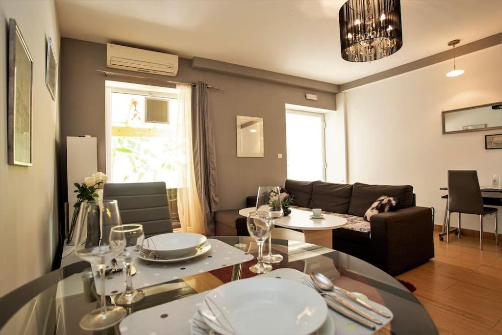 Apartman Den,Rovinj Oaza U Centru Grada I Besplatnim Parkingom Apartment Bagian luar foto