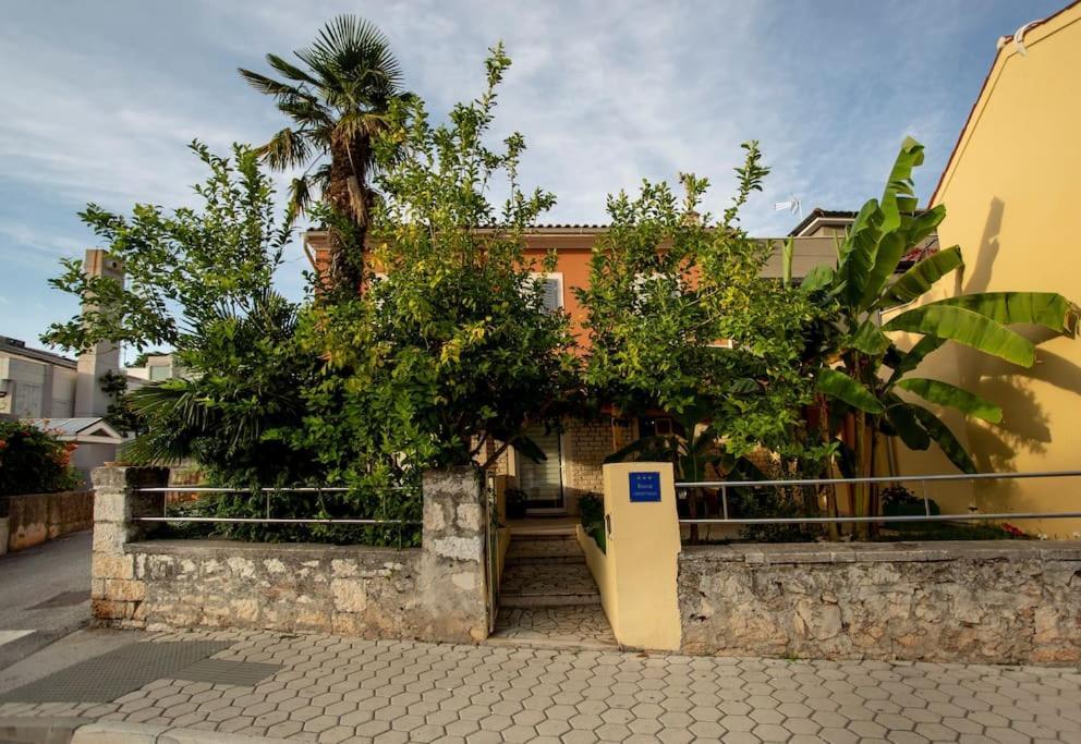 Apartman Den,Rovinj Oaza U Centru Grada I Besplatnim Parkingom Apartment Bagian luar foto
